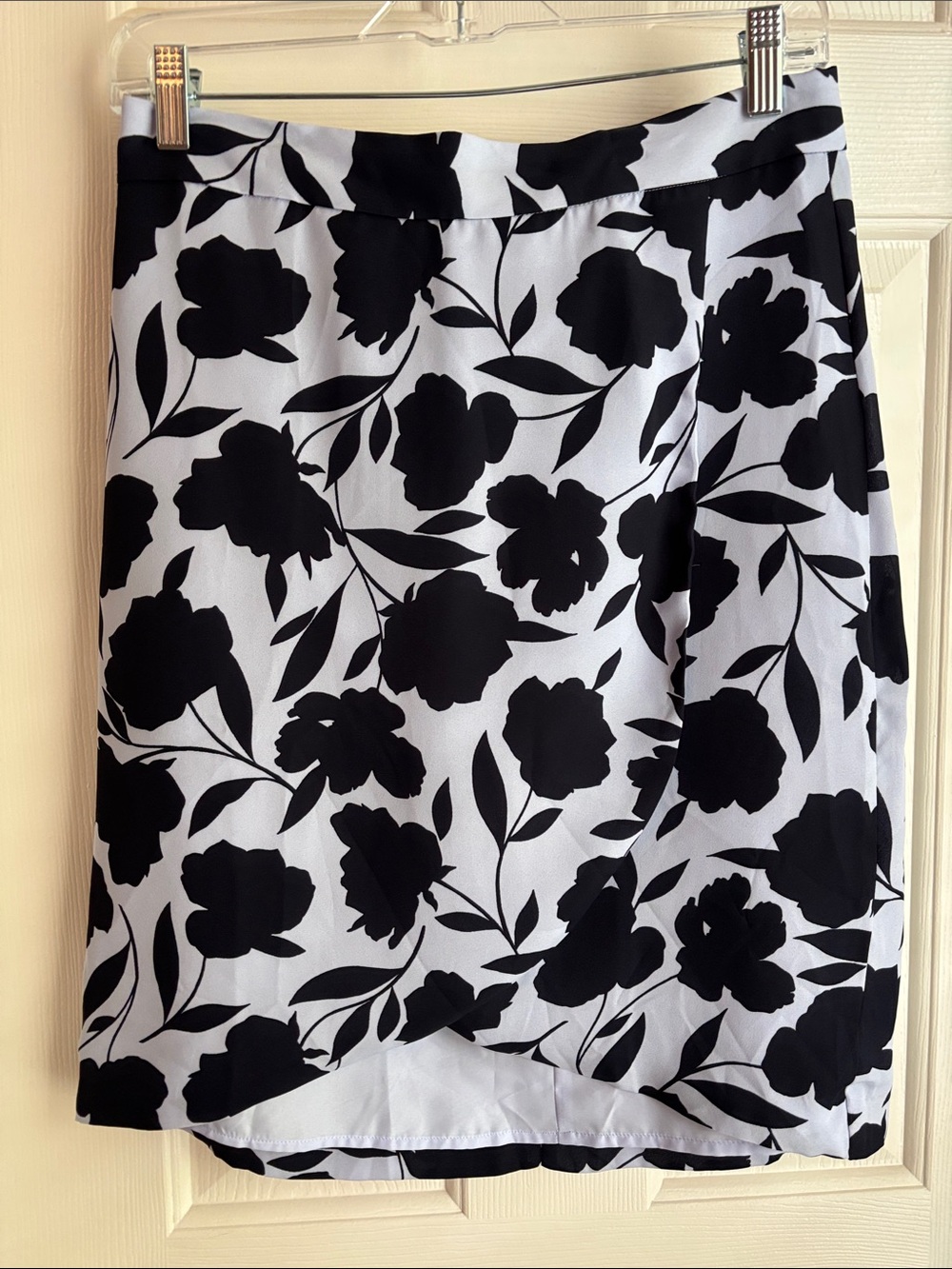 Ann Taylor Black and White Floral A-Line Skirt